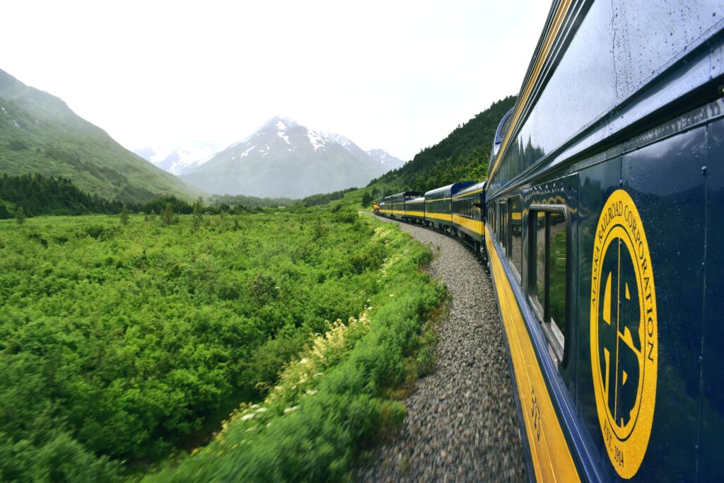 2021_alaska_train_travel